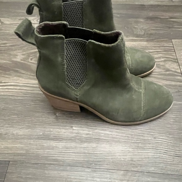 Tom’s Booties - Picture 2 of 4